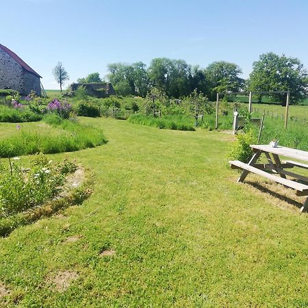 Le Monticule Bed and Breakfast Tardes Exteriör bild