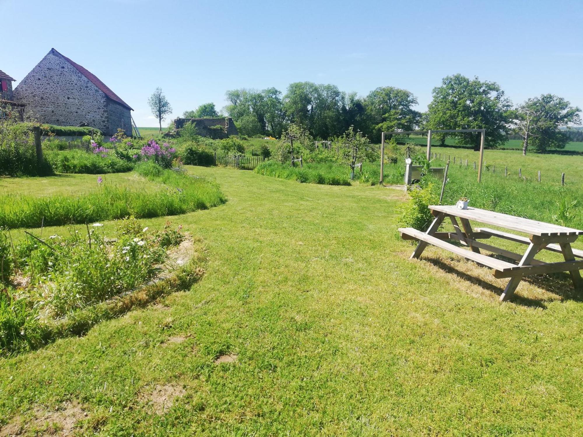 Le Monticule Bed and Breakfast Tardes Exteriör bild